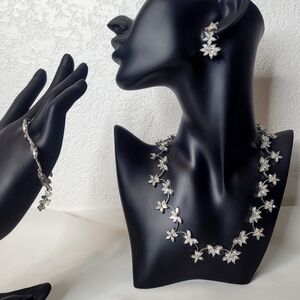 Elegant Silver Floral Jewelry Set